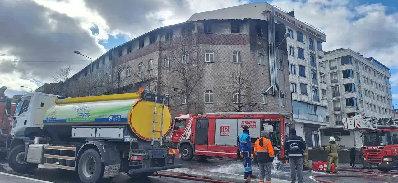 Sultangazi’de 1 Saat Ortayla Çıkan Yangında Ayakkabı Atölyesi Alevlere Teslim Oldu