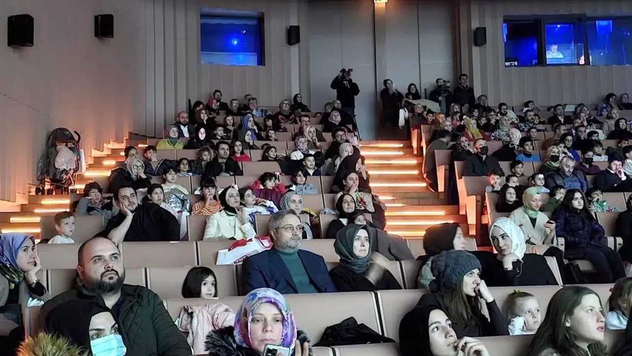 Tay 2: Ebabil Grubu Vizyona Girdi