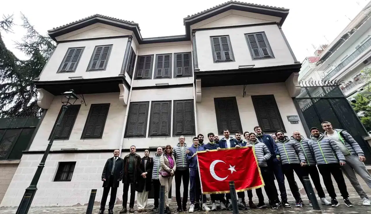 Tofaş Basketbol Kadrosu, Atatürk’ün Konutunu Ziyaret Etti