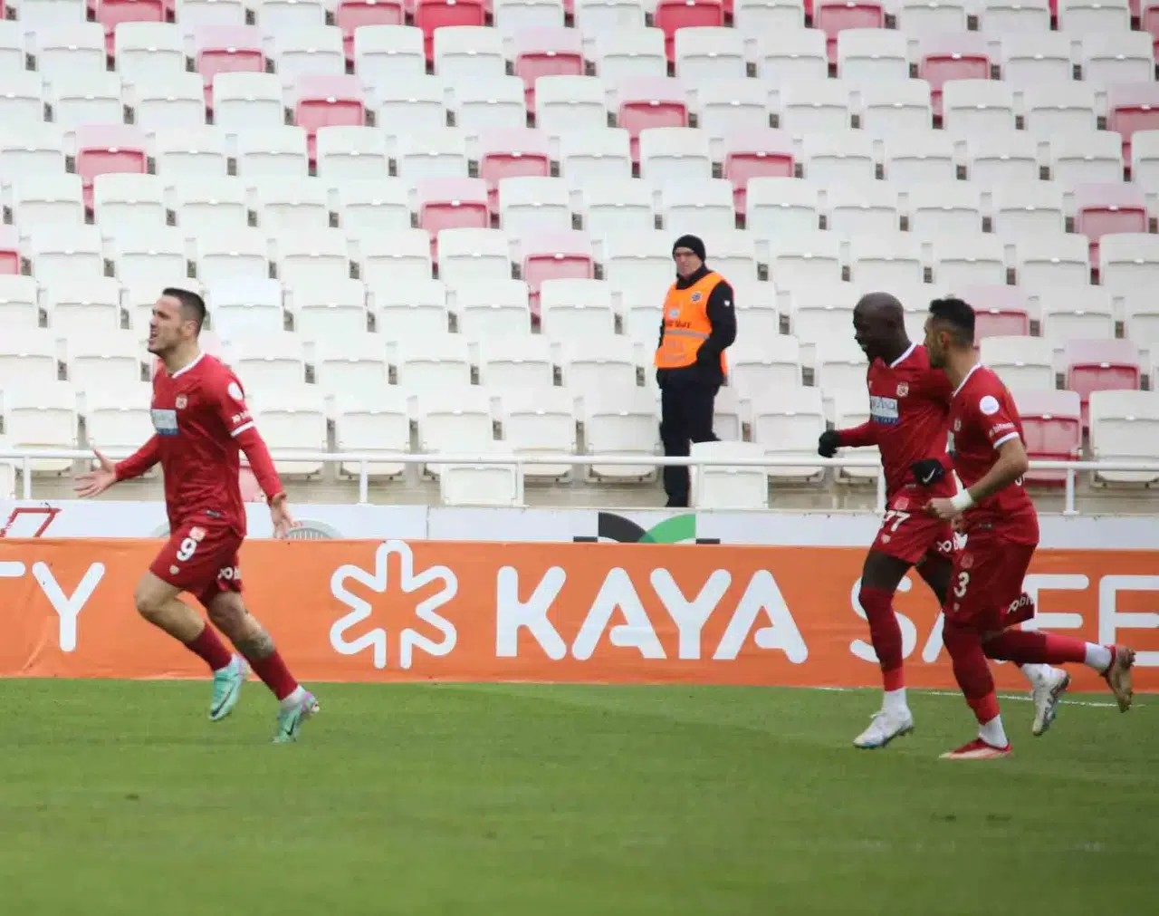 Trendyol Muhteşem Lig: Sivasspor: 1 - Beşiktaş: 0 (İlk Yarı)