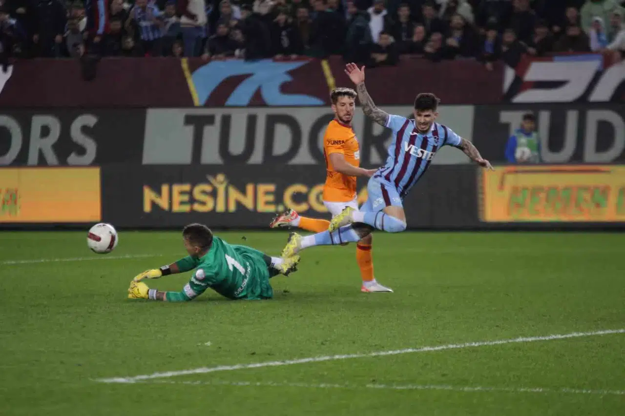 Trendyol Muhteşem Lig: Trabzonspor: 0 - Galatasaray: 1 (İlk Yarı)