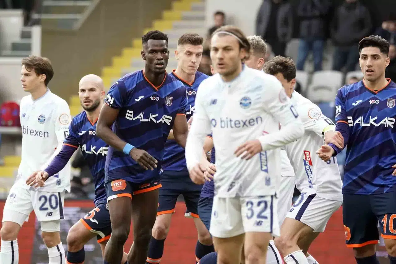 Trendyol Üstün Lig: Başakşehir: 0 - Adana Demirspor: 0 (İlk Yarı)
