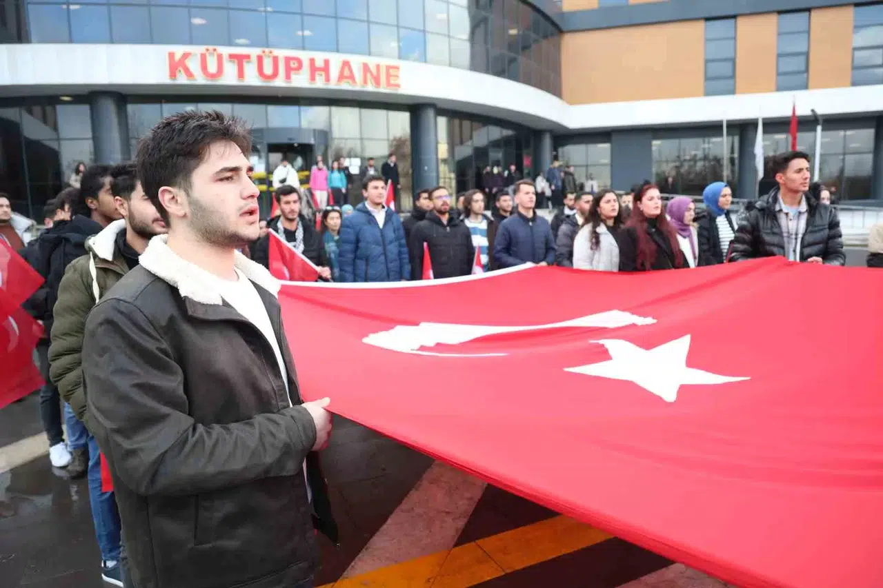 Üniversiteli Öğrencilerden ‘Teröre Lanet’ Yürüyüşü