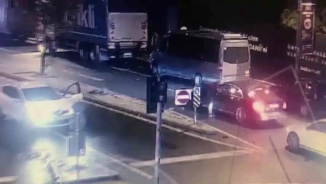 Ünlü İş Adamı Serdar Sözbir’e Silahlı Hücum Anı Kamerada