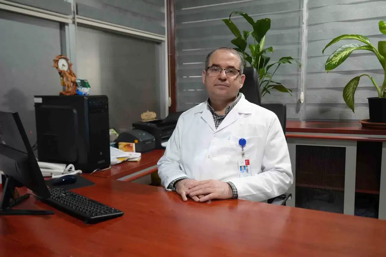 Uzmanından Gençlere ve Çocuklara İhtar: Uzun Mühlet Bilgisayar Başında Kalmak Skolyozu Tetikliyor