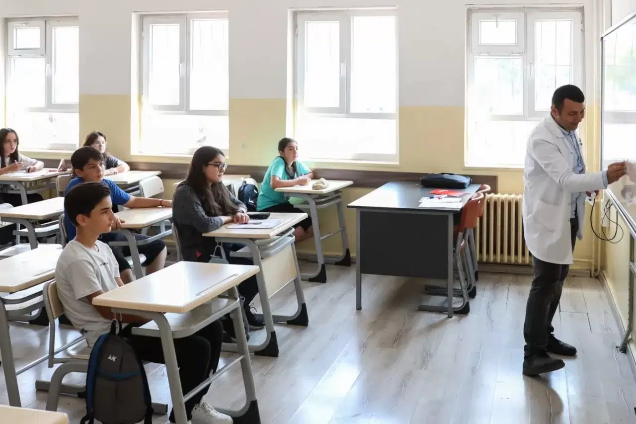 Uzmanından İhtar: "Tatil Dönüşü Öğrencileri Ders Yoğunluğu İçine İtmek Hiç Düzgün Bir Şey Olmaz"