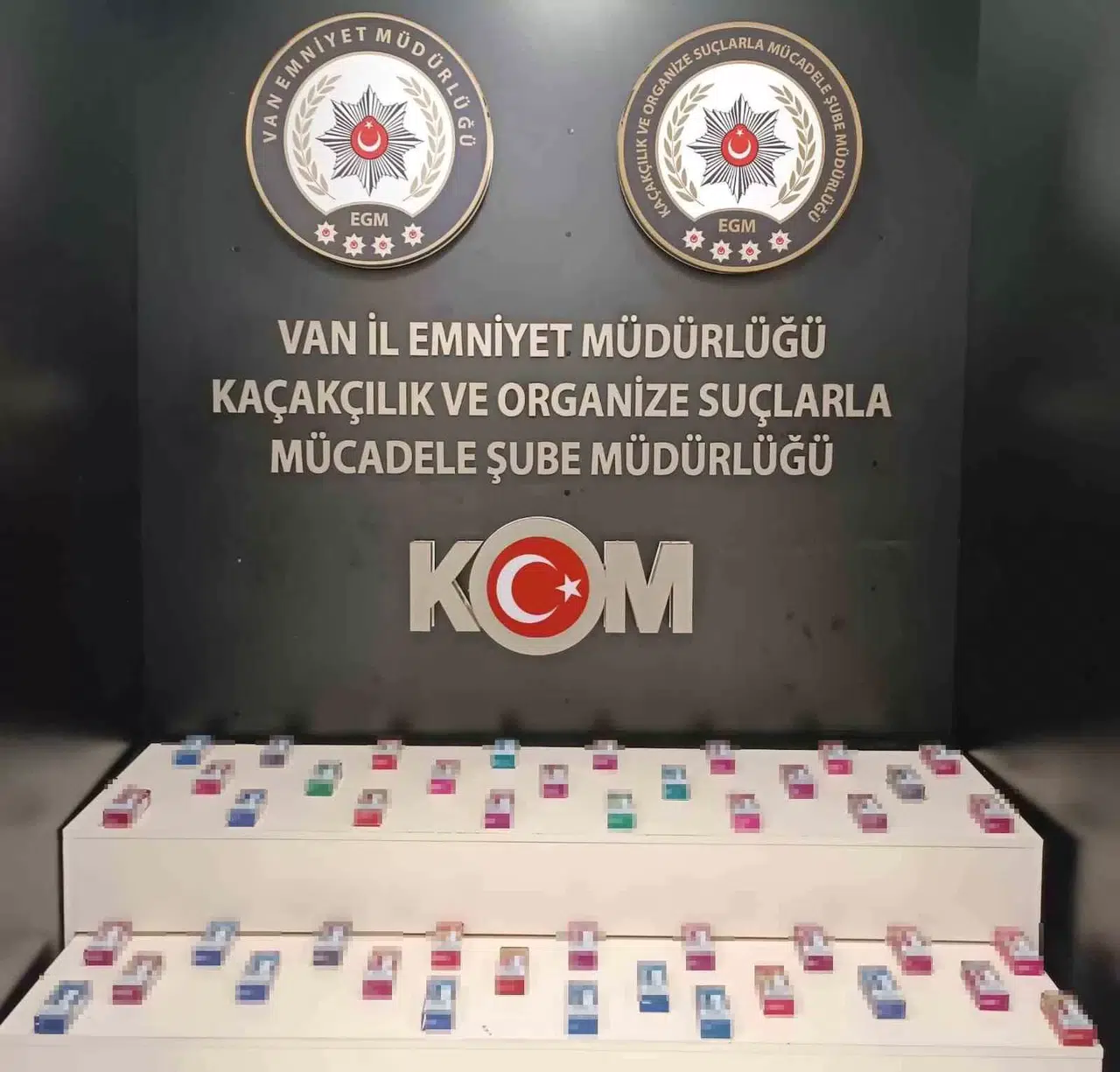Van’da Kaçak Cep Telefonu ve Elektronik Sigara Ele Geçirildi