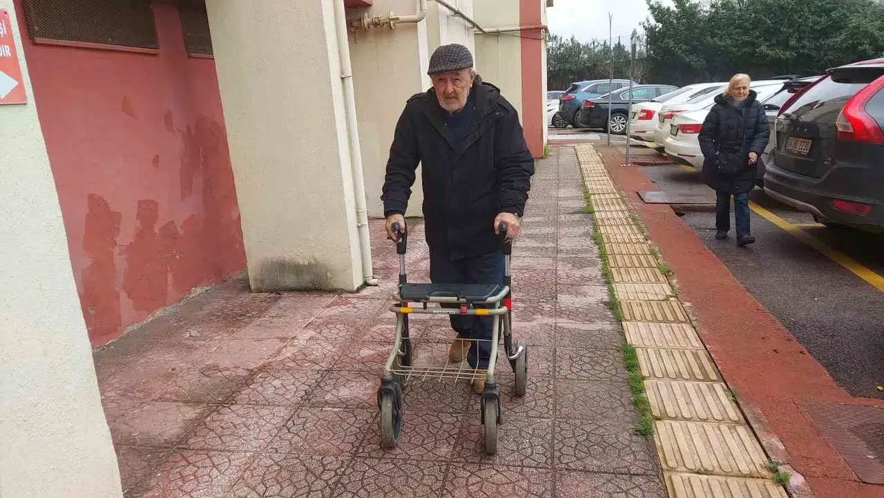 Vicdansızlığın Böylesi: Akülü Sandalye Almak İsteyen Yaşlı Adam Dolandırıldı
