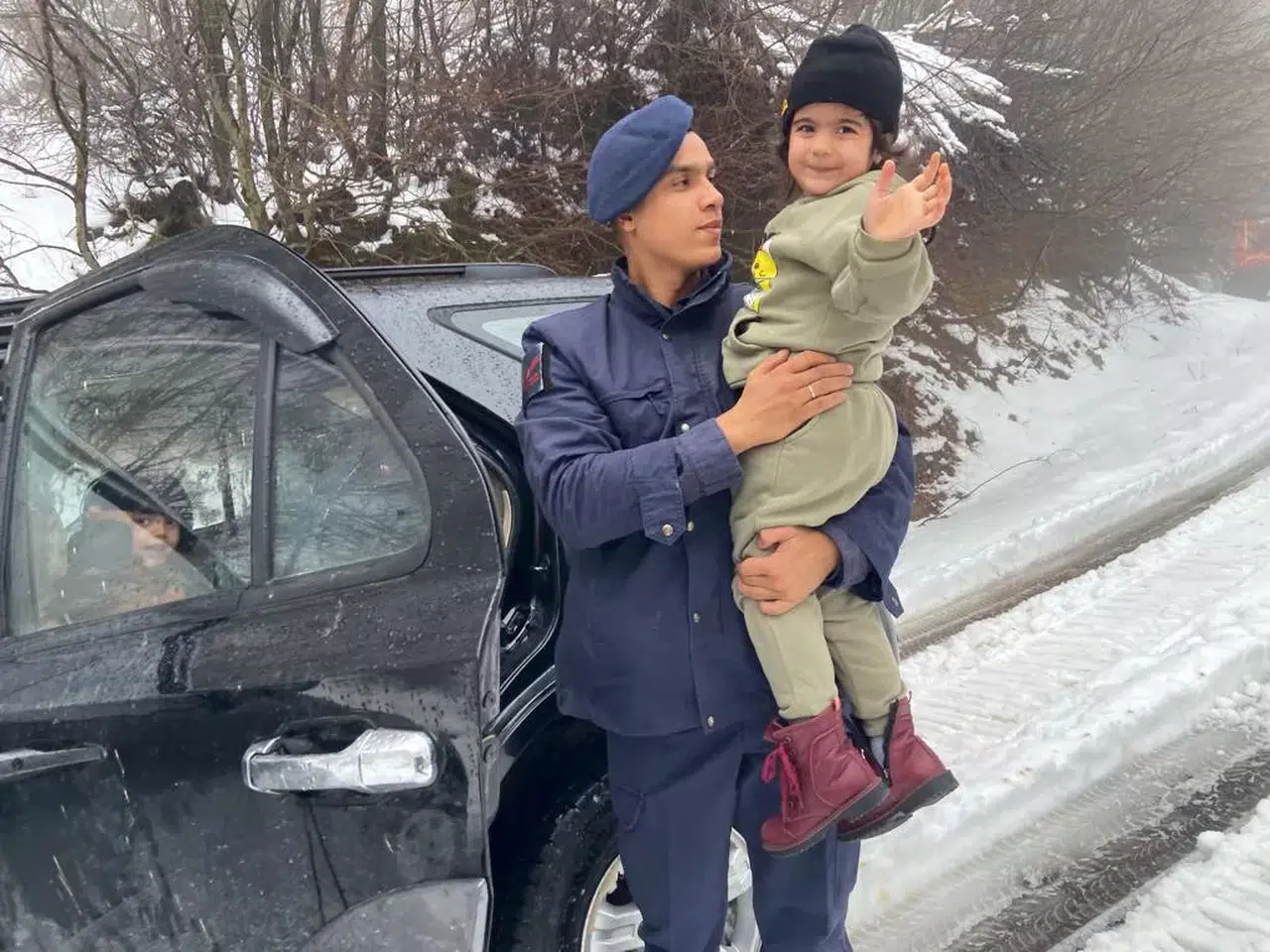 Yalova’da Karda Mahsur Kalan 5 Kişilik Aile 19 Saat Sonra Kurtarıldı