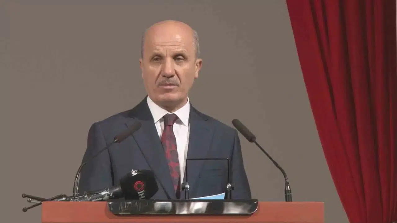YÖK Lideri Özvar: "Ülkemiz 208 Üniversite, 185 Bin Akademisyen ve Örgün Eğitime Devam Eden 4 Milyon Öğrencisiyle Son Derece Büyük Bir Kapasiteye Sahiptir"