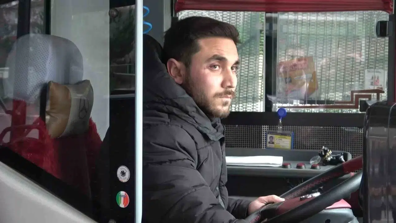 Yol İstediği İçin 4 Kişi Bu türlü Saldırdı...otobüs Sürücüsü Konuştu