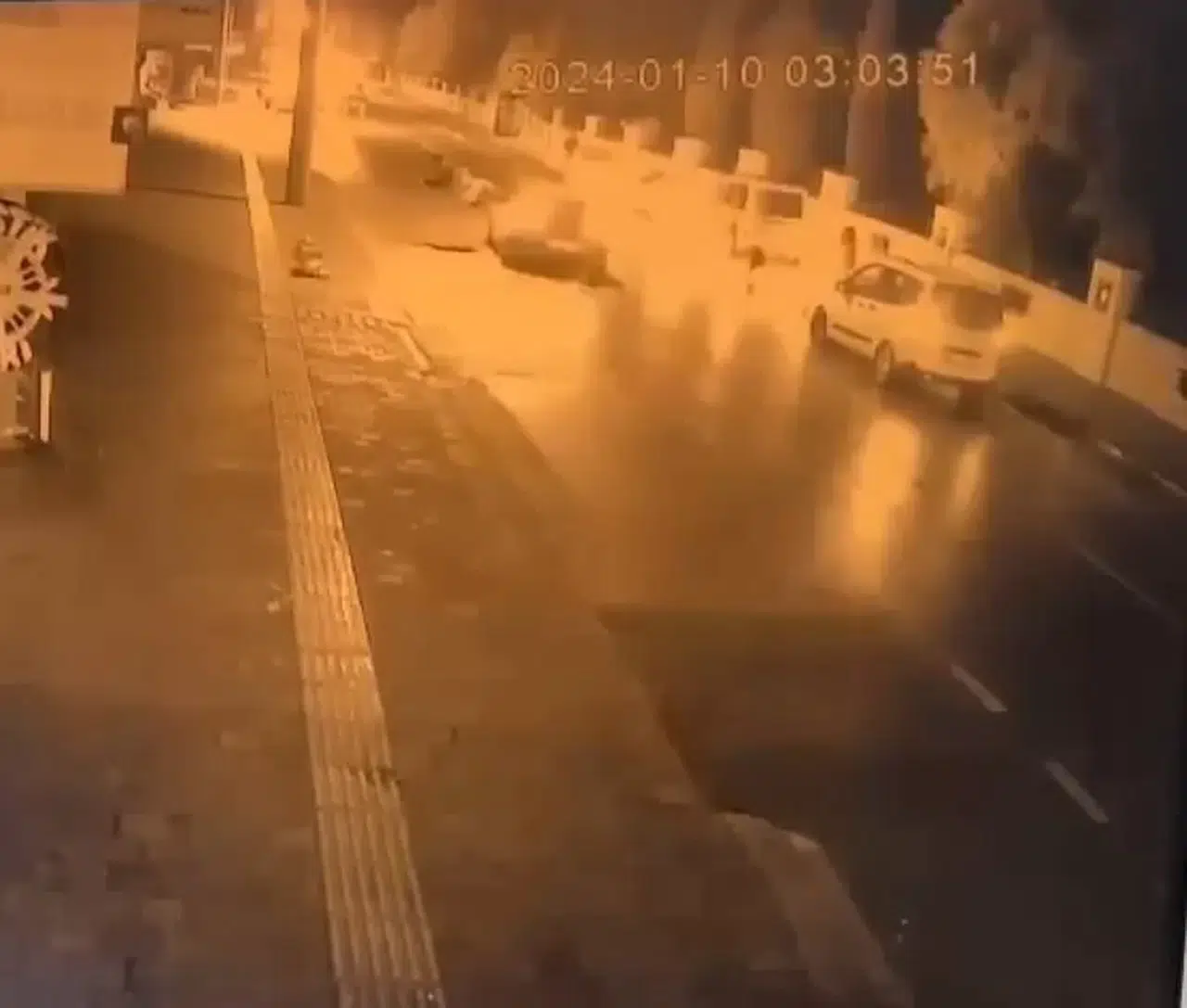 Yol Kontrolünde ’Dur’ İhtarına Uymadı, Polislere Çarpıp Hastanelik Etti