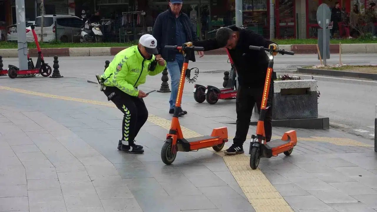 Yüzeysel Bırakılan Scooterlar Toplandı, 690 TL Ceza Uygulandı