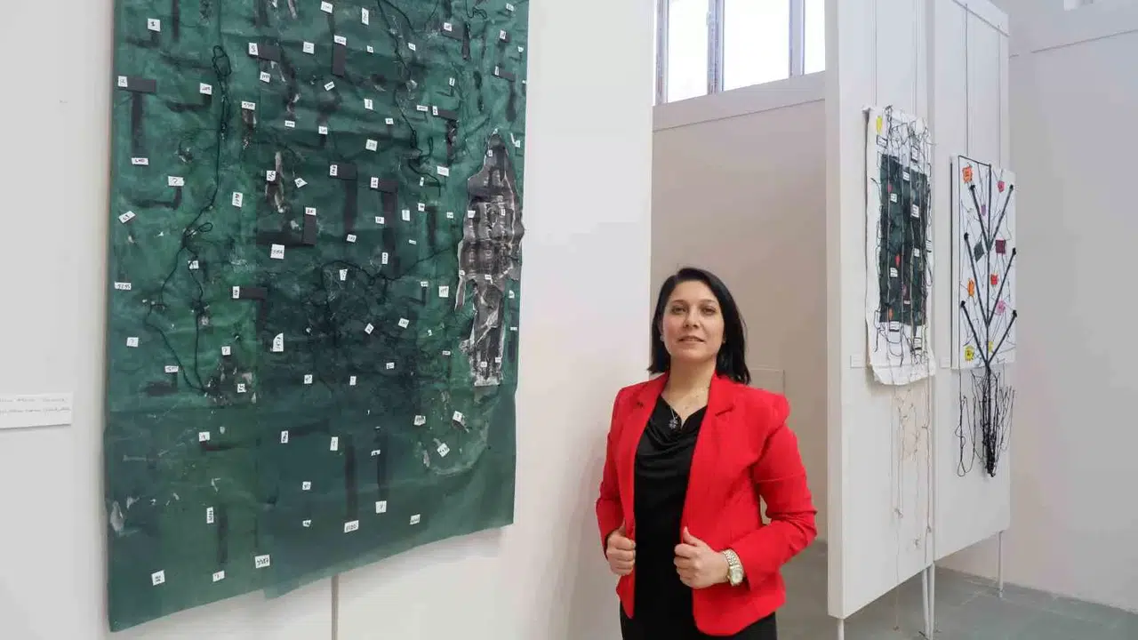 Zelzelenin Acısını İplik ve Kumaşlara Yansıttı