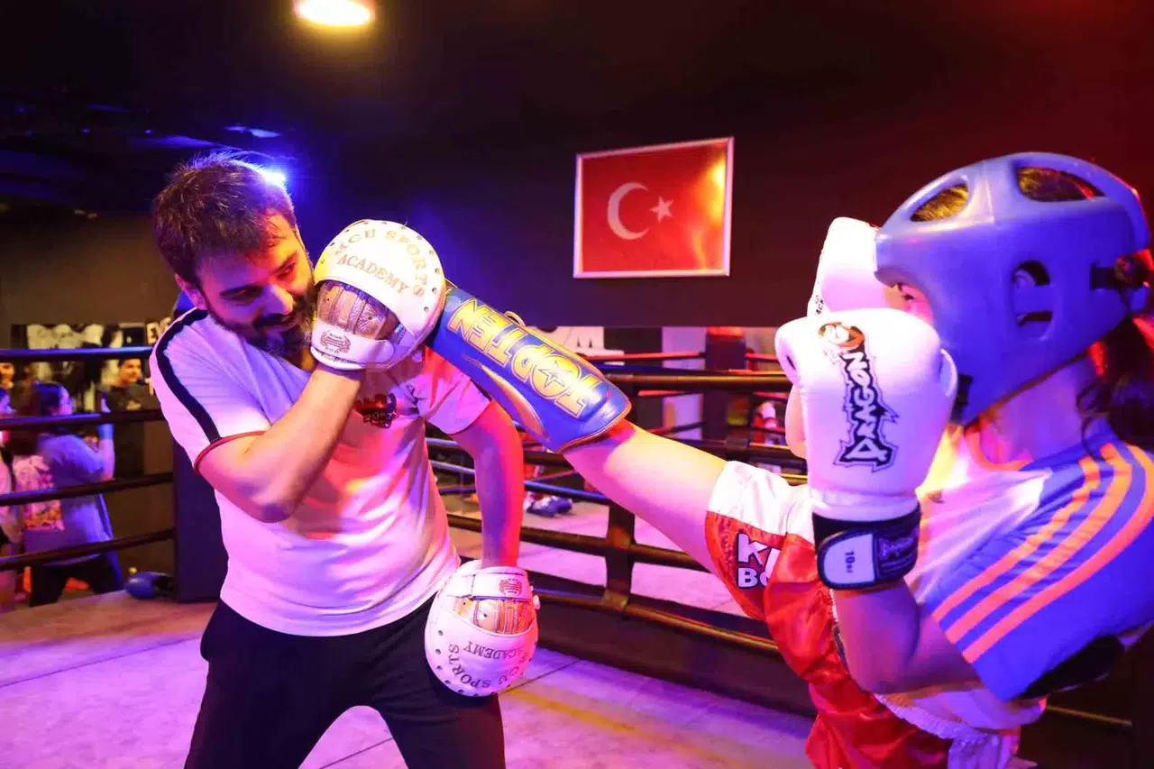 Zelzelenin Psikolojisini Boks Ringinde Atlatan Gençler, Şampiyonluk İçin Ter Döküyor