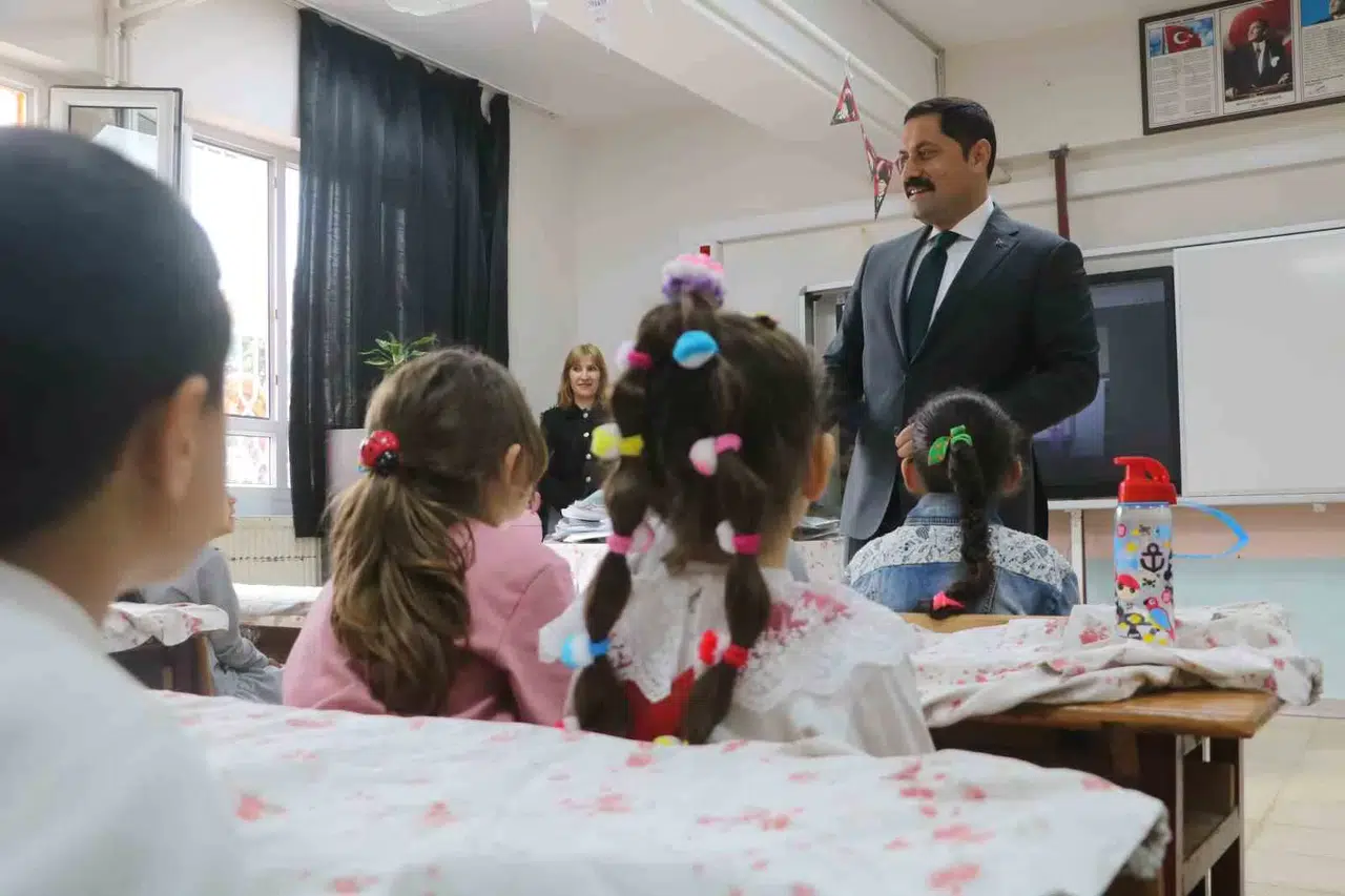 Zelzelenin Vurduğu Hatay’da 398 Bin Öğrenci Karne Heyecanı Yaşadı