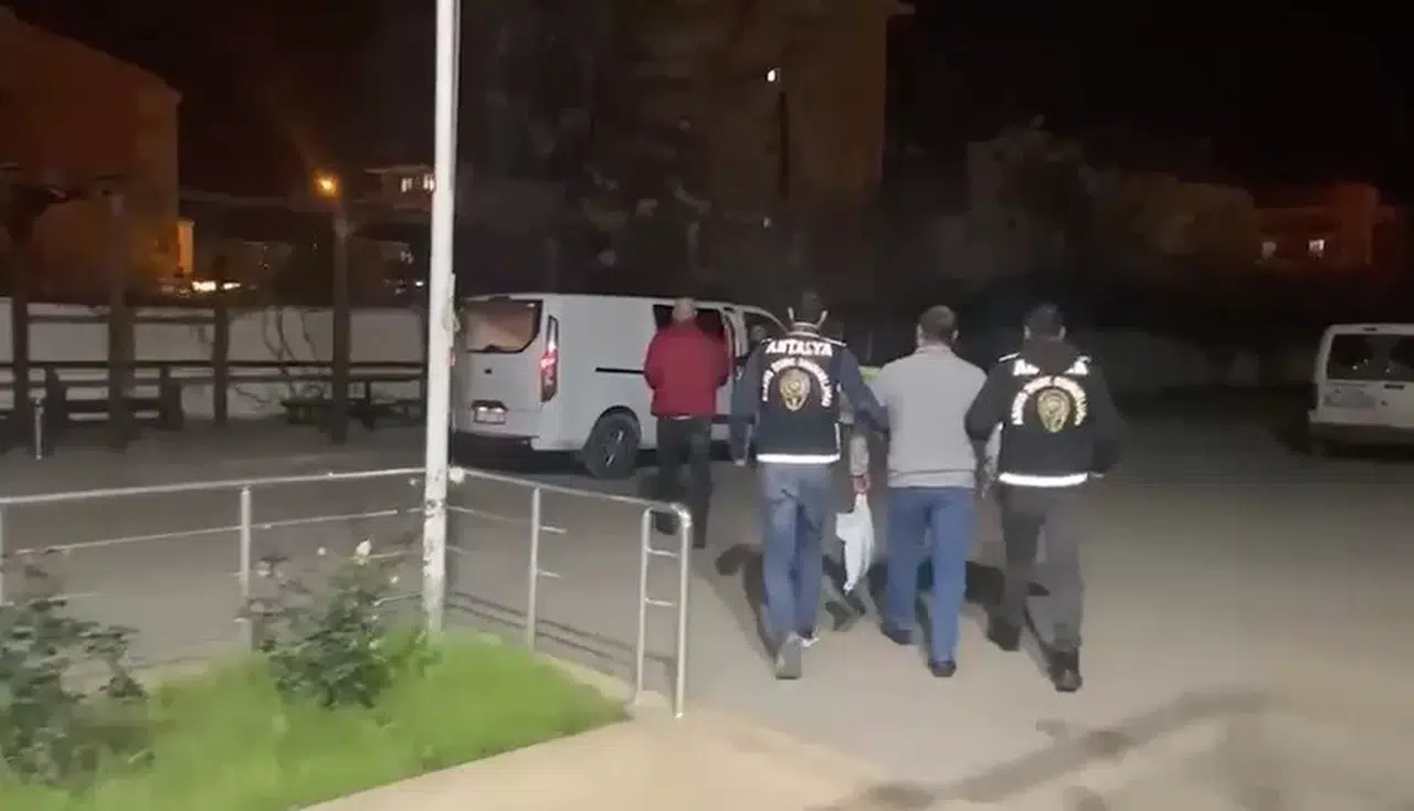 103’ü Mahpus Cezasıyla Aranan 220 Kişi Yakalandı