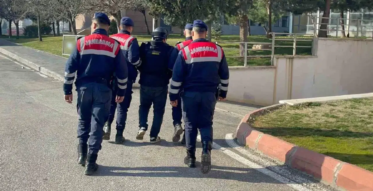 3 Kardeşin Öldüğü Muhtarlık Arbedesi Firarisi Saklandığı Samanlıkta Yakalandı