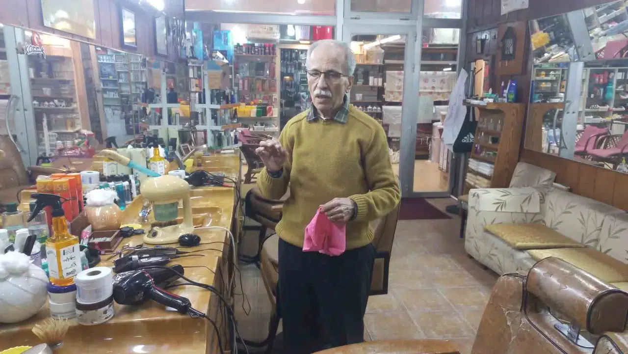 57 Yıldır Birebir Yerde Saça Ustalık Yapıyor