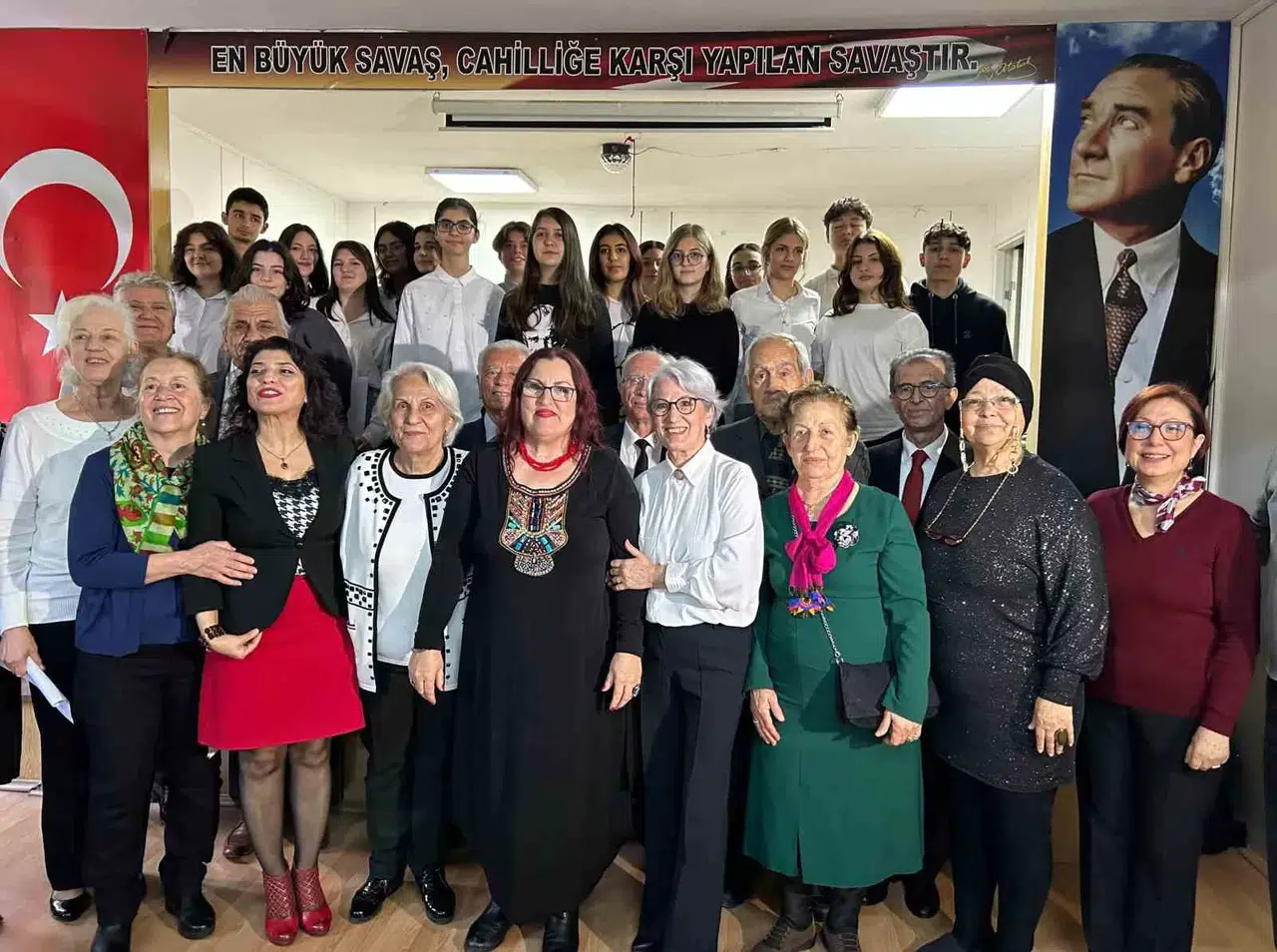 60 Yaş Üstü Öğrenciler Karnelerini Aldı