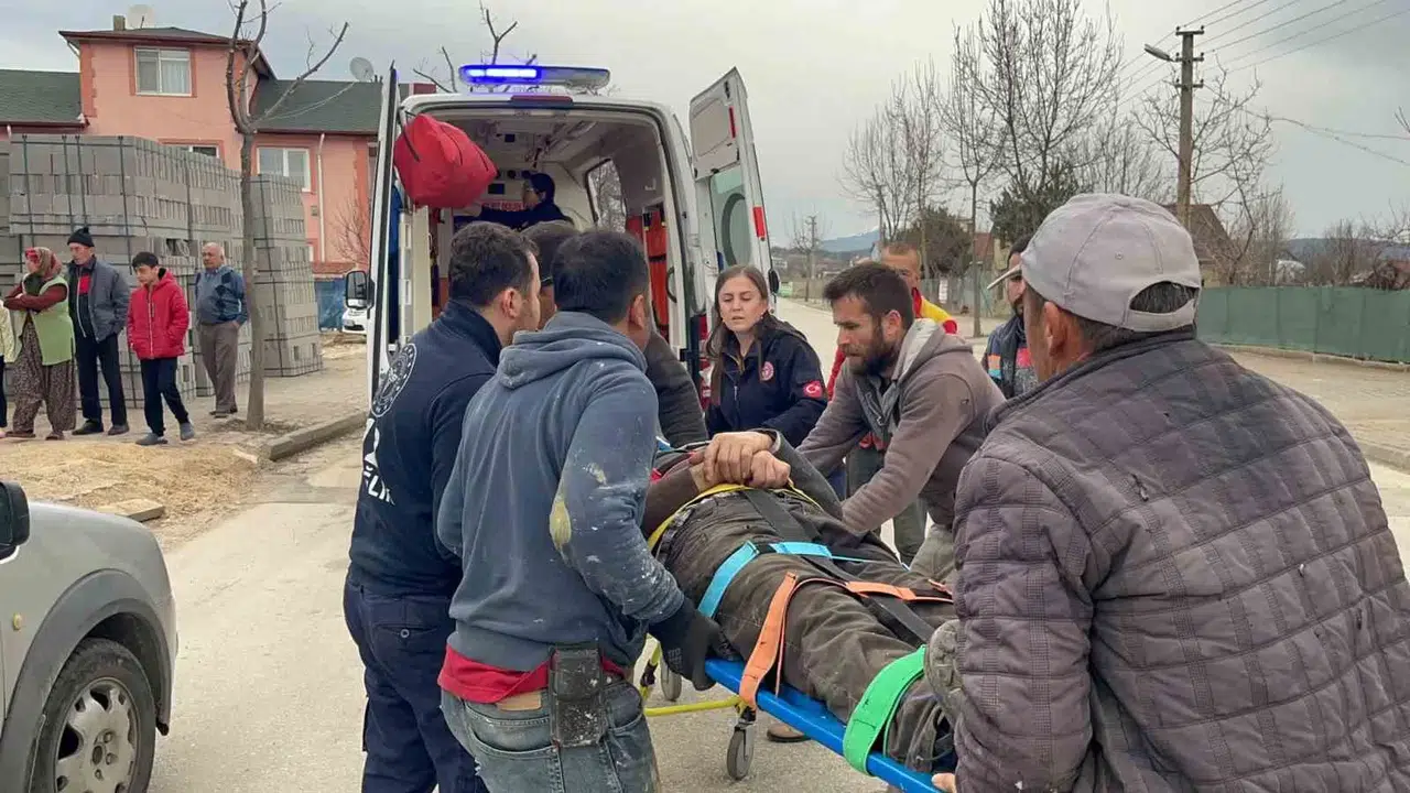 62 Yaşındaki İnşaat Personeli Merdivenlerden Düşerek Yaralandı