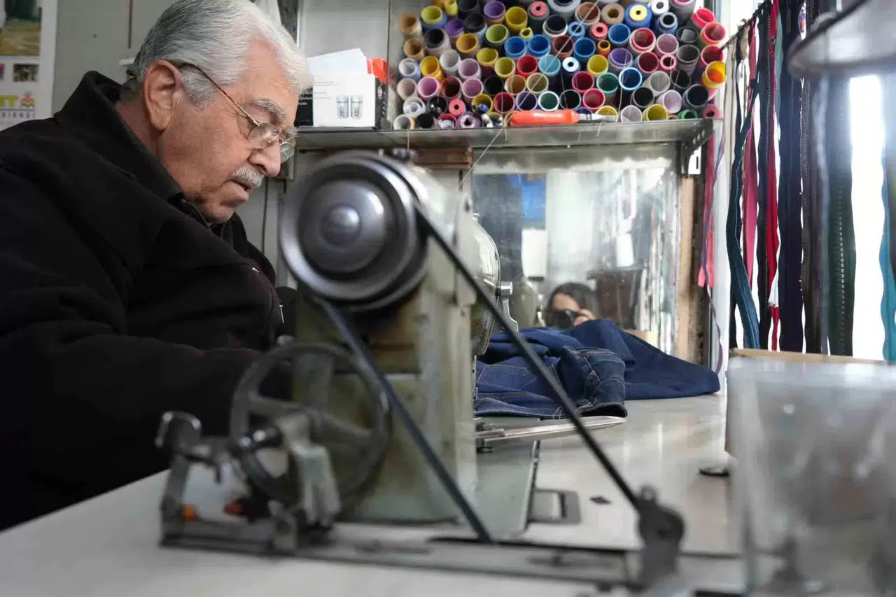 65 Yıldır Teknolojiye Direnerek Terzilik Mesleğini Yaşatıyor