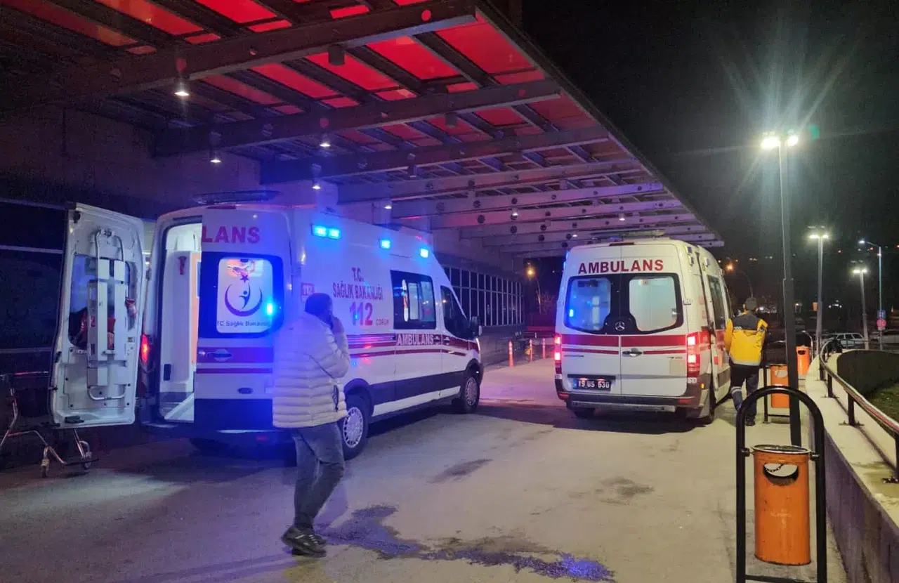 İki Otomobil Çarpıştı, 5 Kişi Yaralandı