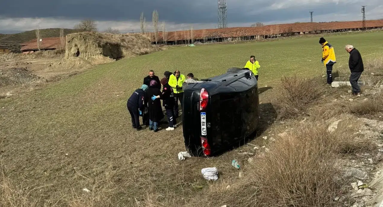 Kaza Yapan Sürücünün Yardımına Vatandaş Koştu