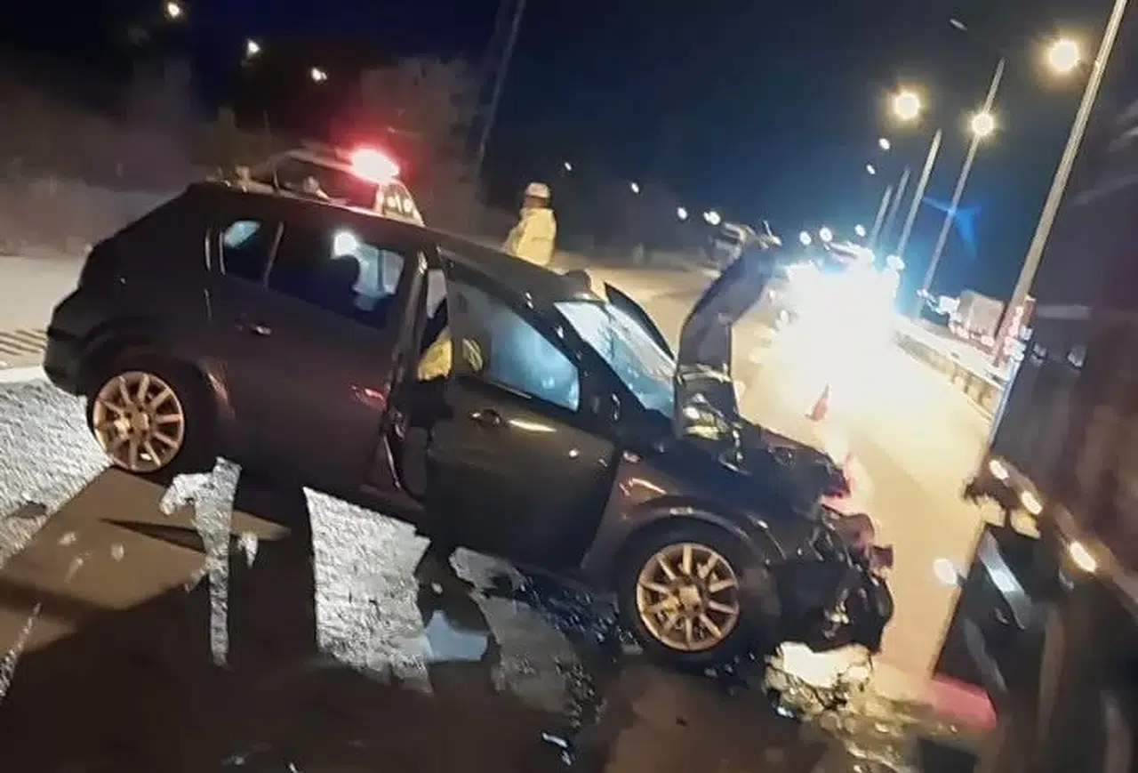 Otomobil Tıra Çarptı: İki Yaralı
