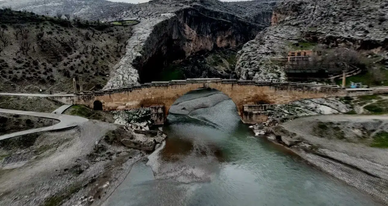 Adıyaman’daki Tarihi Köprü Sarsıntılara Meydan Okuyor