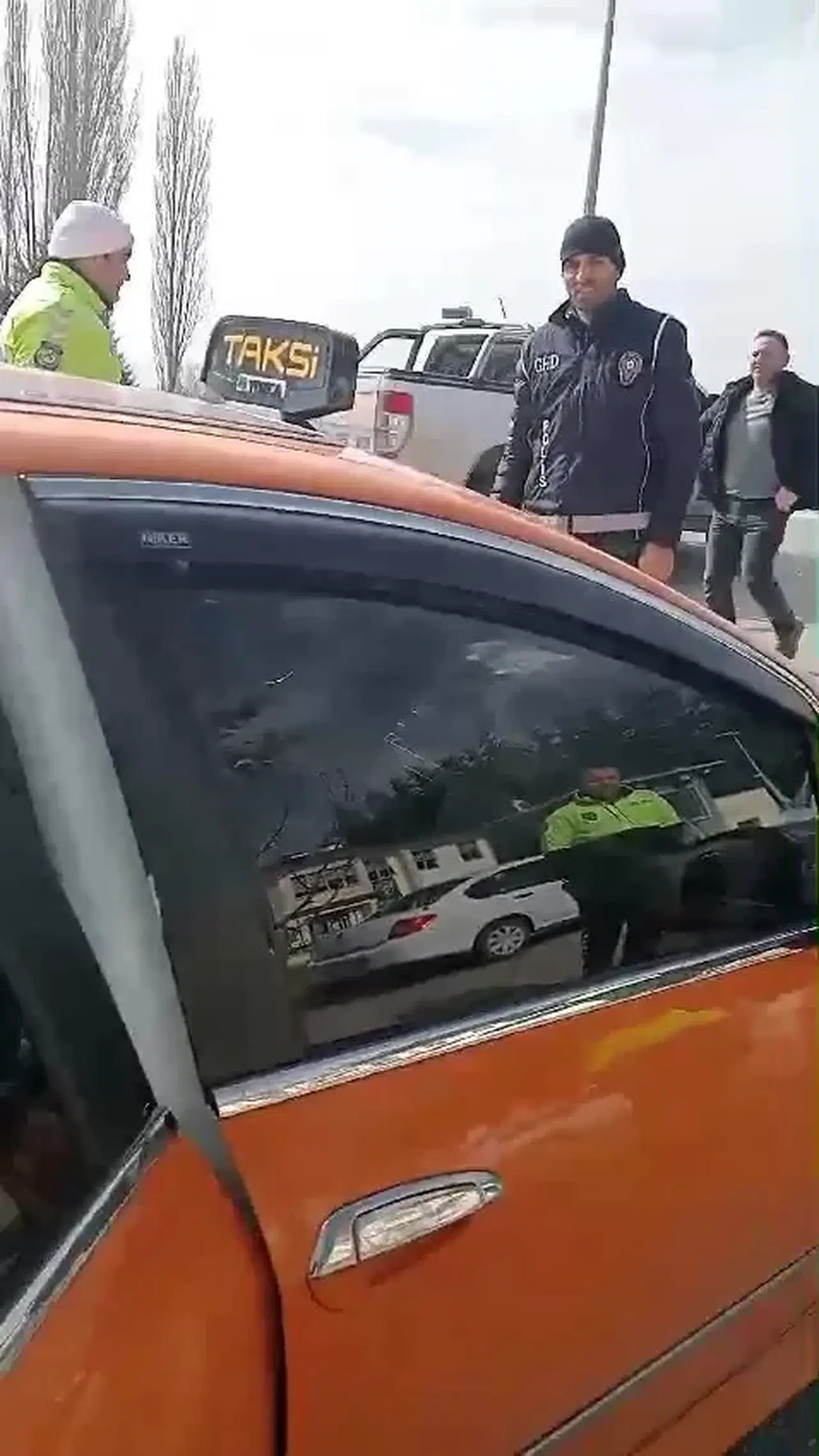 Amasya’da Ticari Taksi ve Arabadan 7 Kaçak Göçmen Çıktı