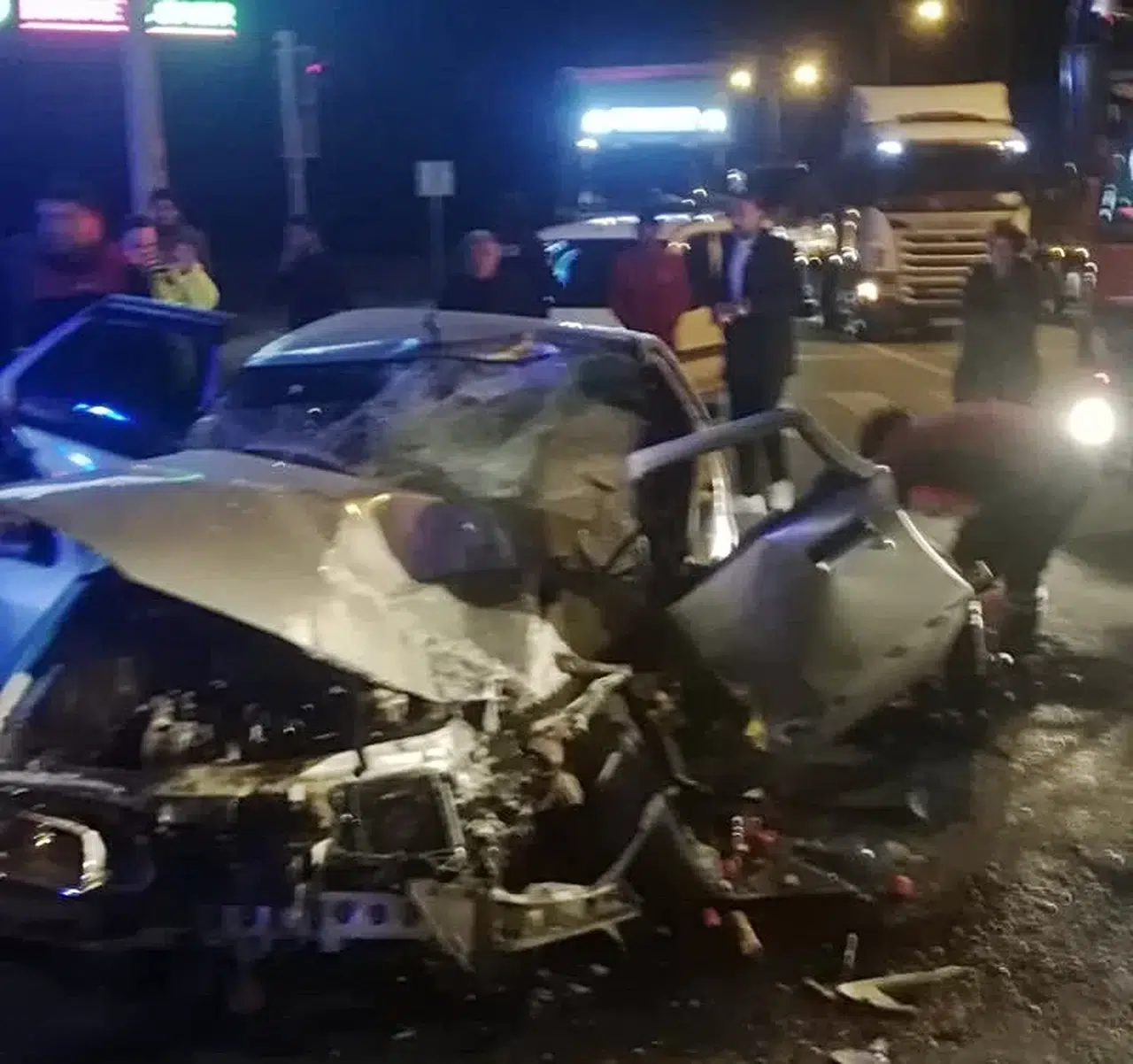 Araba ile Otobüs Çarpıştı: 5 Yaralı