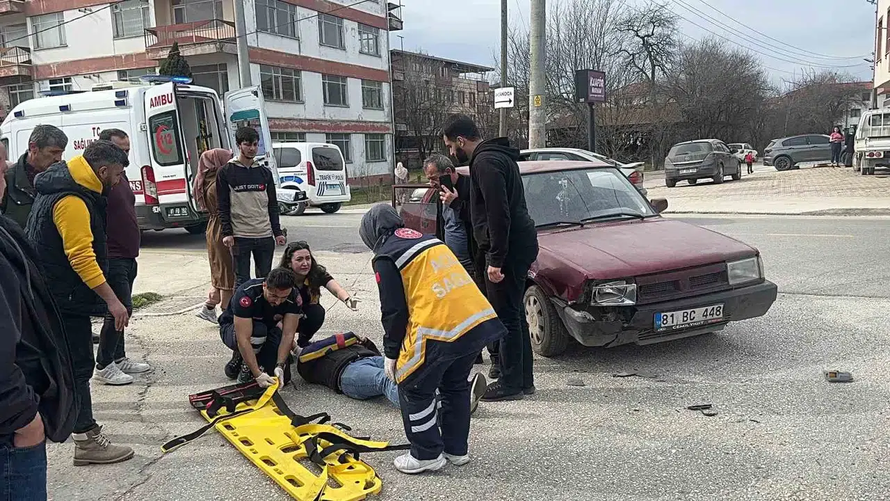 Araba Motosiklete Çarptı: 1 Yaralı