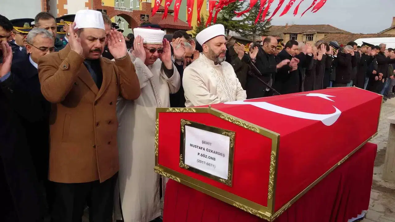 Araç Kazasında Şehit Olan Asker Kütahya’da Toprağa Verildi