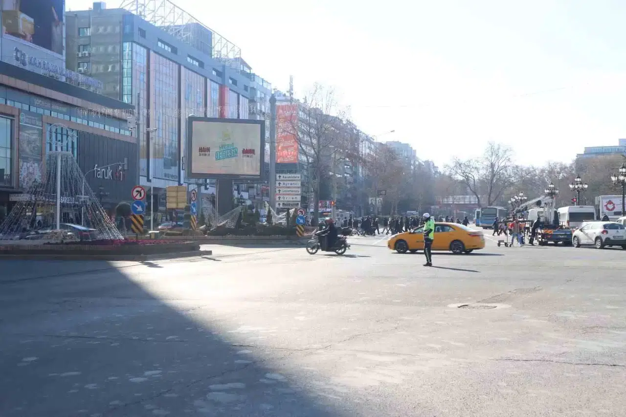 Ataşehir Belediyesinden ‘Billboardlarda Afiş Yayınlatma’ Savlarına Ait Açıklama