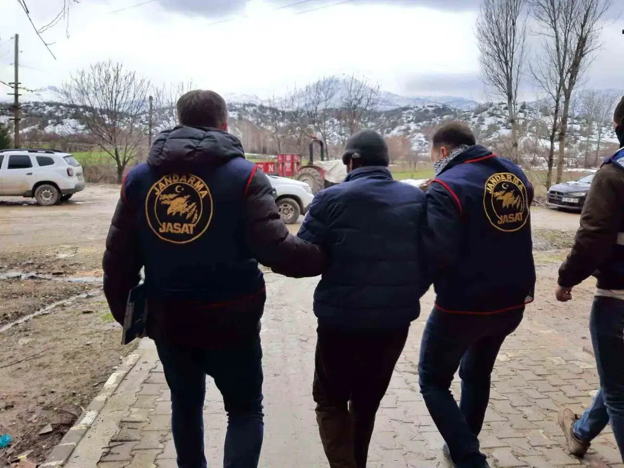 Av Tüfeğiyle Kızını Öldürmek Cürmünden 9 Yıldır Aranan Zanlı Tutuklandı