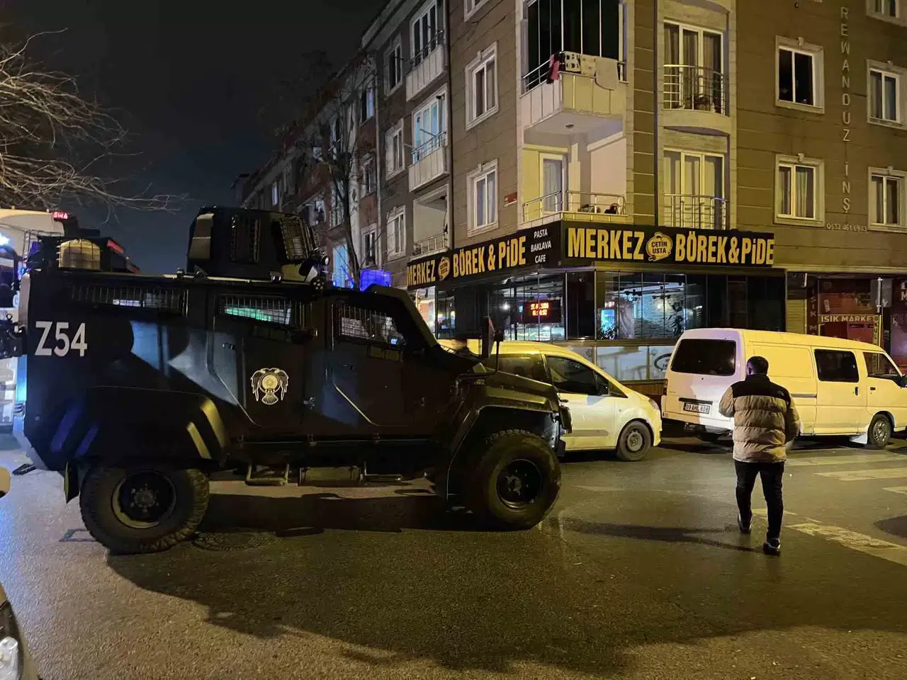 Avcılar’da Kuşkulu Şahıslar, Denetim Sırasında Polise Ateş Açtı