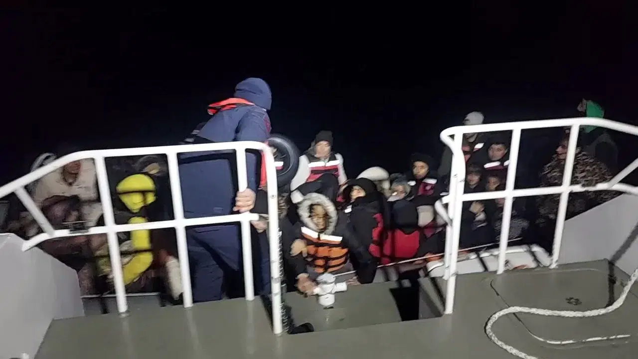 Ayvalık’ta 68 Göçmen Yakalandı