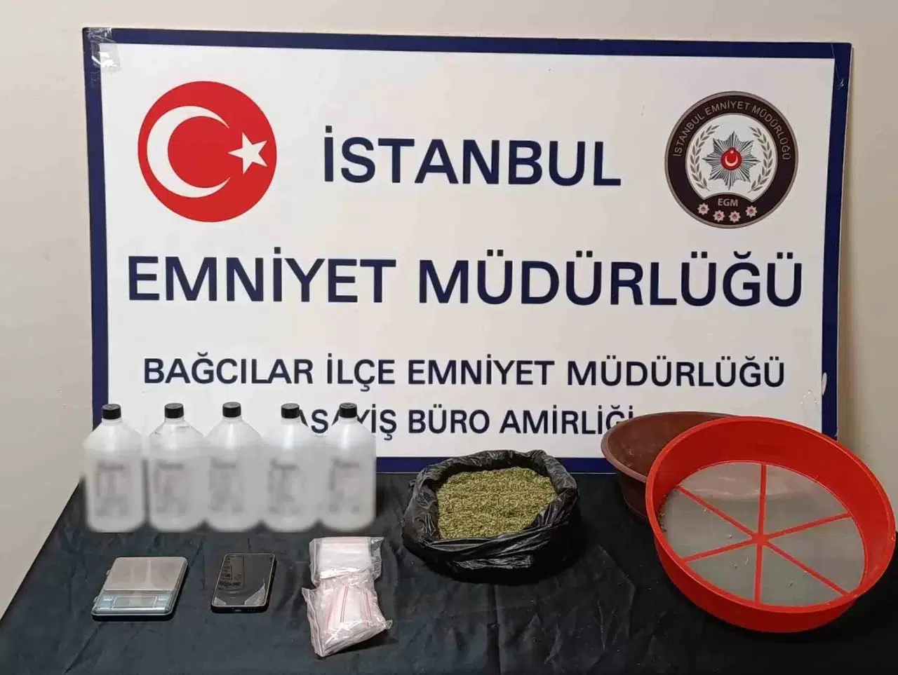 Bağcılar’da Uyuşturucu Ticareti Yapıldığı Belirlenen Adrese Operasyon Düzenlendi