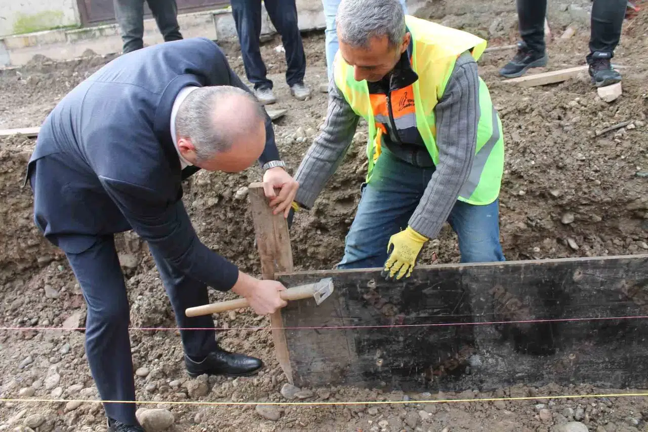 Batman’da ’Çevre ve İklim Dostu Sokak Projesi’nde Birinci Çivi Çakıldı