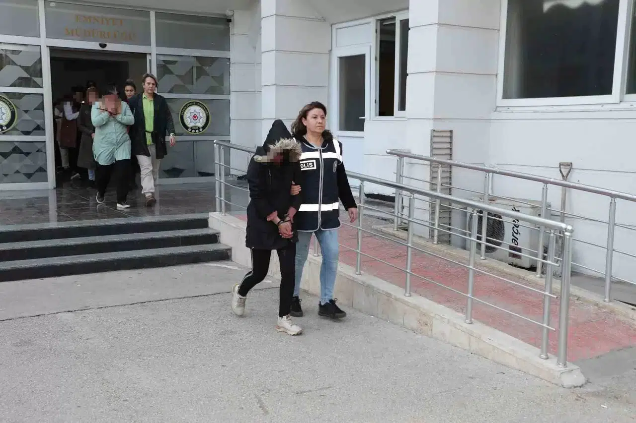 Bayan Hırsızlık Çetesi "Gaco" Çökertildi: 8 Tutuklama