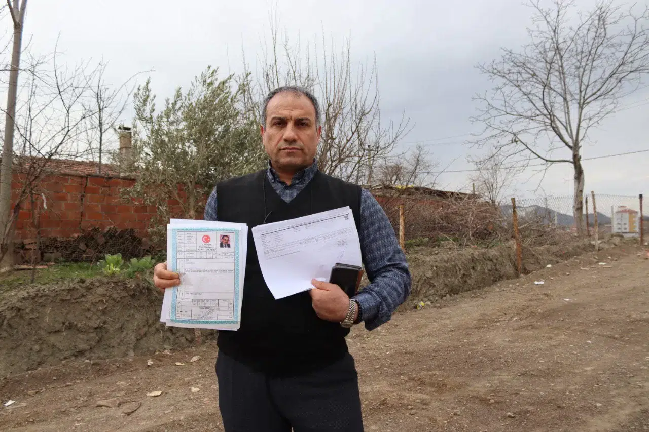 Belediye Liderine Kızdı "Tapulu Arazim" Diyerek Yolu Mühendislere İşaretlettirdi