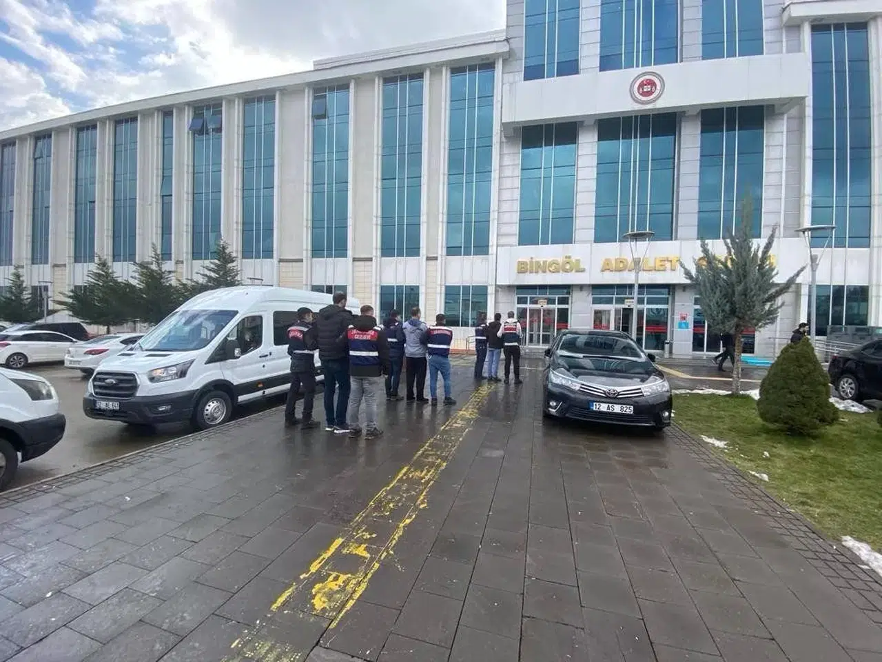 Bingöl’de Hırsızlık ve Uyuşturucu Cürmünden Aranan 3 Şahıs Tutuklandı