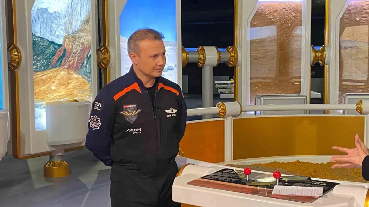 Birinci Türk Astronot Gezeravcı: "44 Yaşındayım, Vazife Başlayana Kadar Hayalini Bile Kuramazdım"
