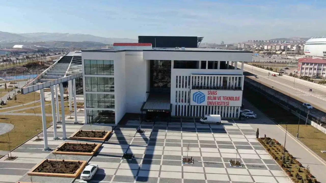 Bu Üniversite Kendi Elektriğini Üretiyor: Hem Etraf Korunuyor Hem Tasarruf Sağlanıyor