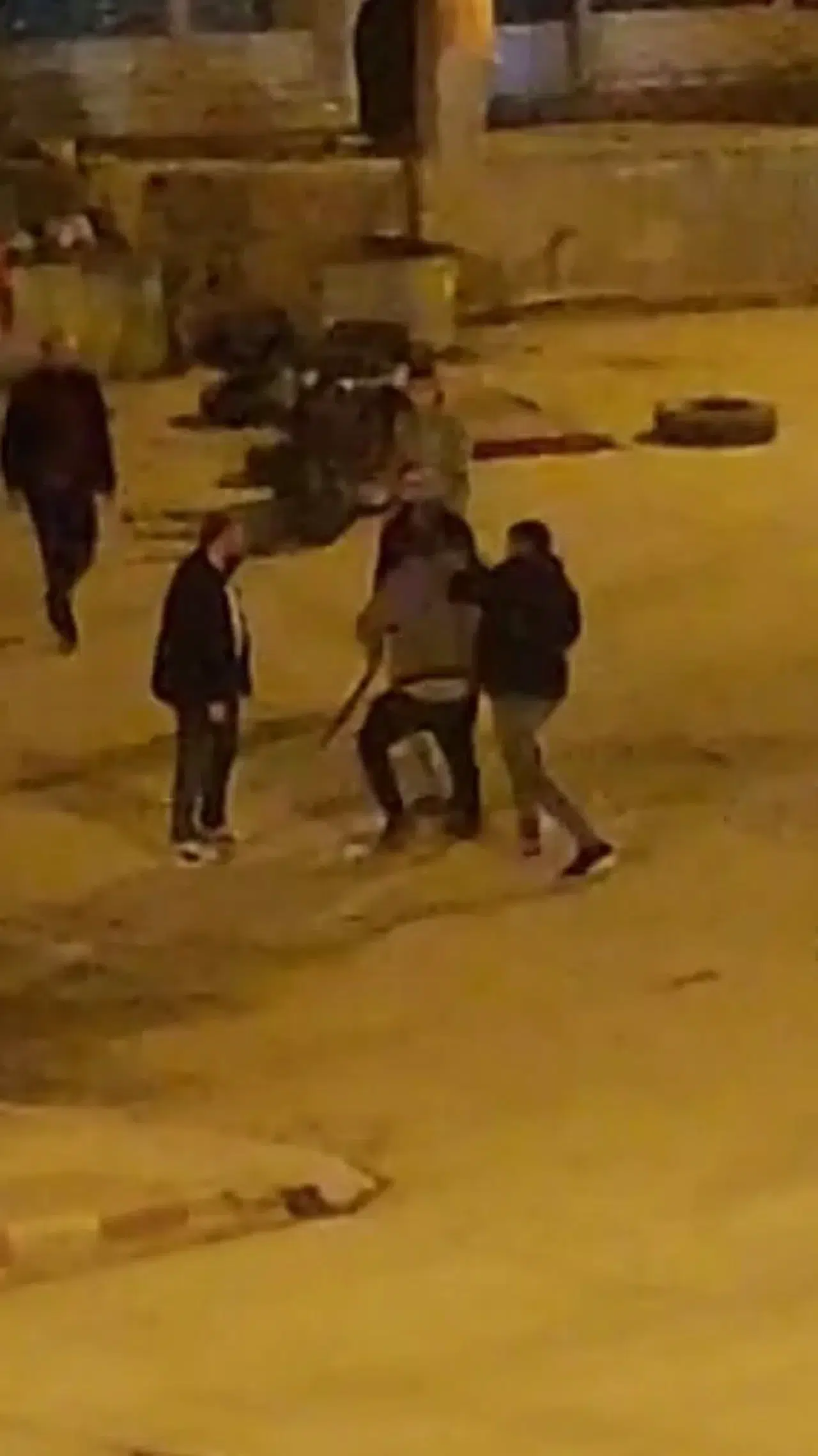 Burdur’da Alkollü Yerde Çıkan Arbedede Sopalarla Birbirlerine Girdiler
