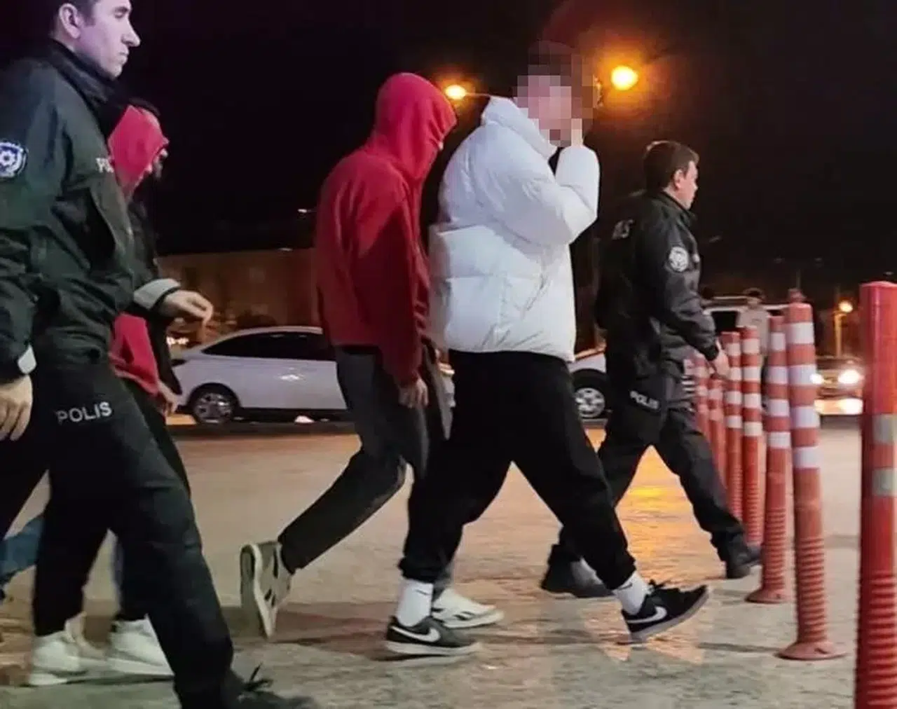 Bursa’da 3 Çocuk Eski Polis Memurunu Bıçakla Yaraladı