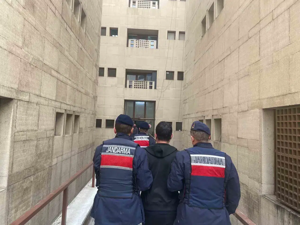 Bursa’da 52 Cürümden Aranan Şahıs Yakalandı