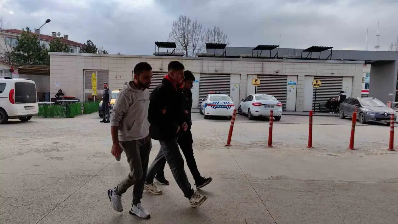 Bursa’da Market Sahibini Bıçaklayan 3 Şahıstan Biri Tutuklandı