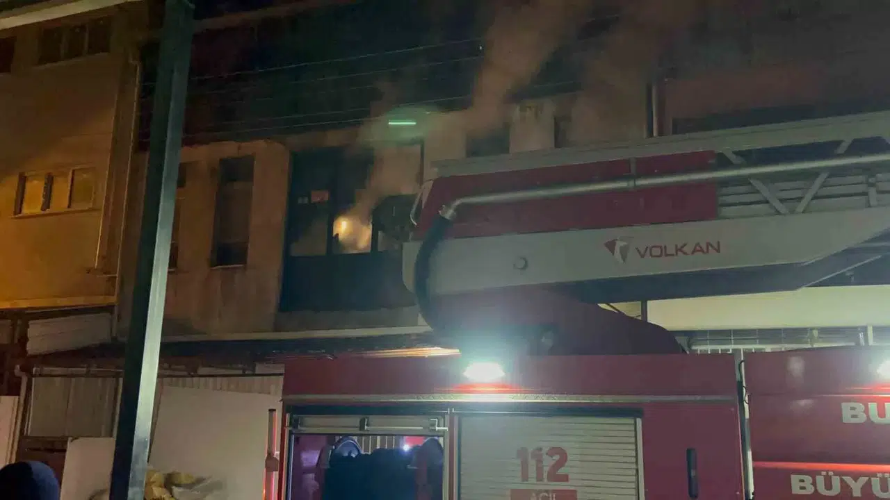Bursa’da Mobilya İmalathanesinde Yangın